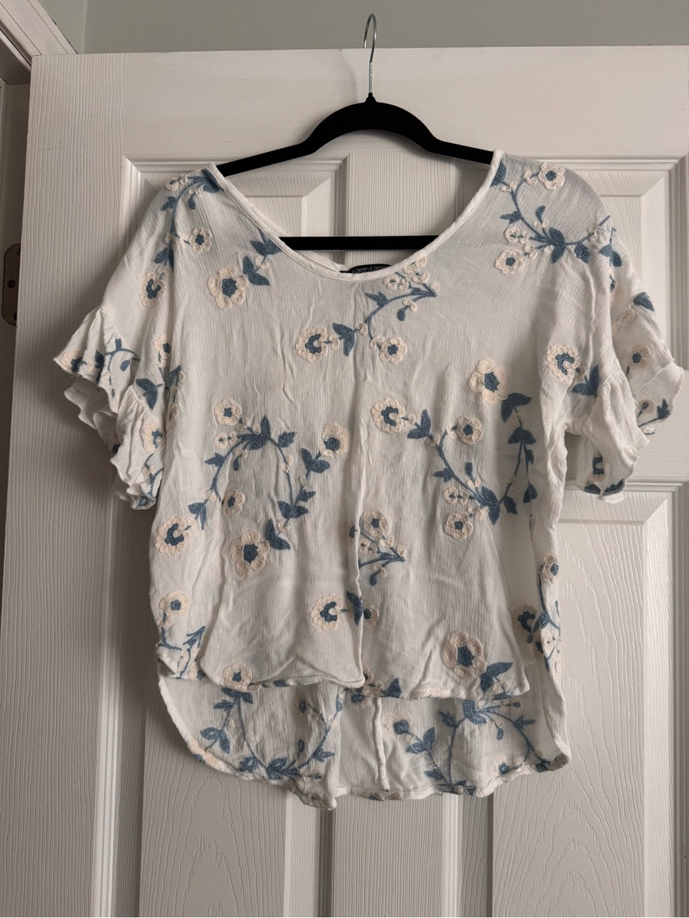Karen Kane White Short-Sleeve Floral V-Neck Blouse